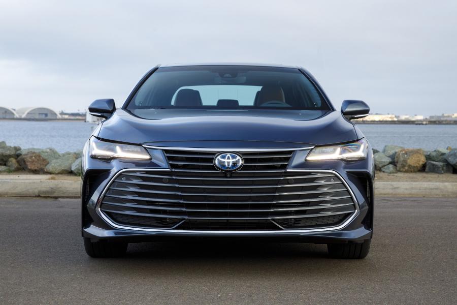  Toyota Avalon Hybrid Limited 2018 года  (фото 27 из 34)